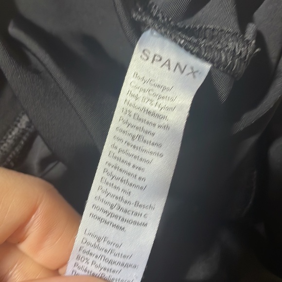 Spanx Faux Leather Camo Leggings in Matte Black Camo XL Shapewear - Picture 8 of 10